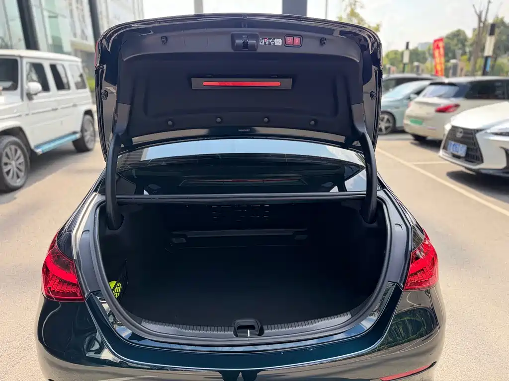Mercedes-Benz C-Class — миниатюра 20