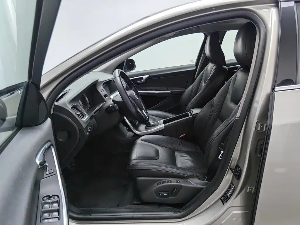 Volvo S60 (Import) — миниатюра 10