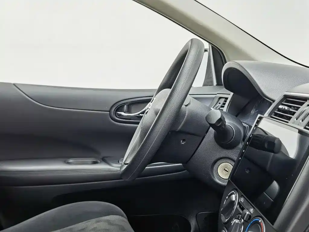 Nissan Tiida — миниатюра 22