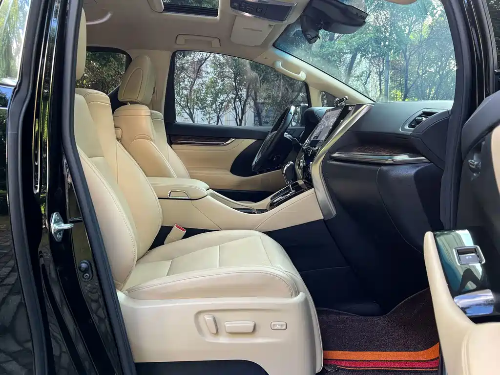 Toyota Alphard — миниатюра 6