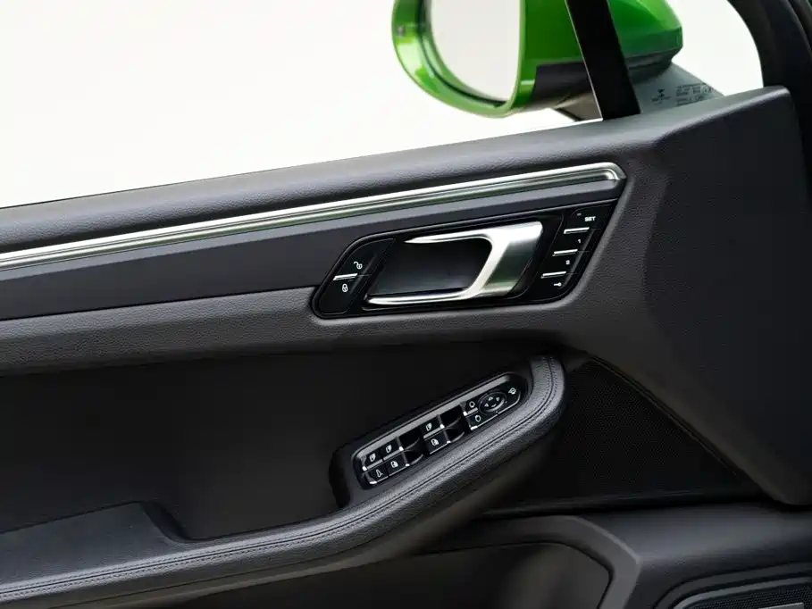 Porsche Macan — миниатюра 14