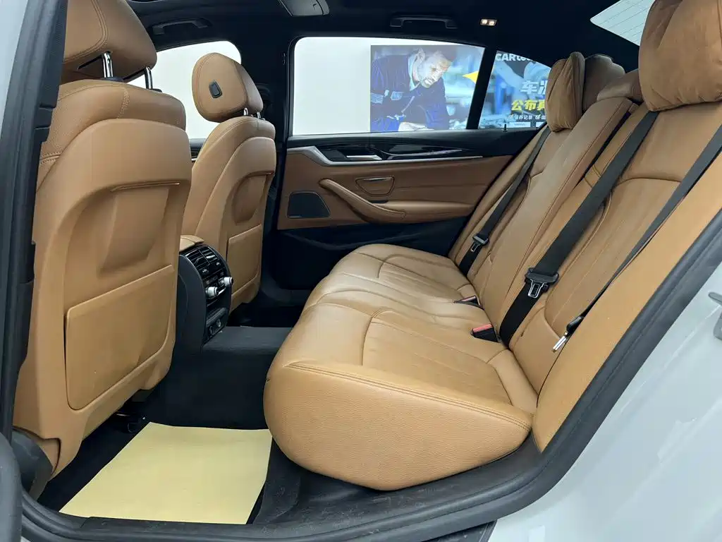 BMW 5 Series — миниатюра 33