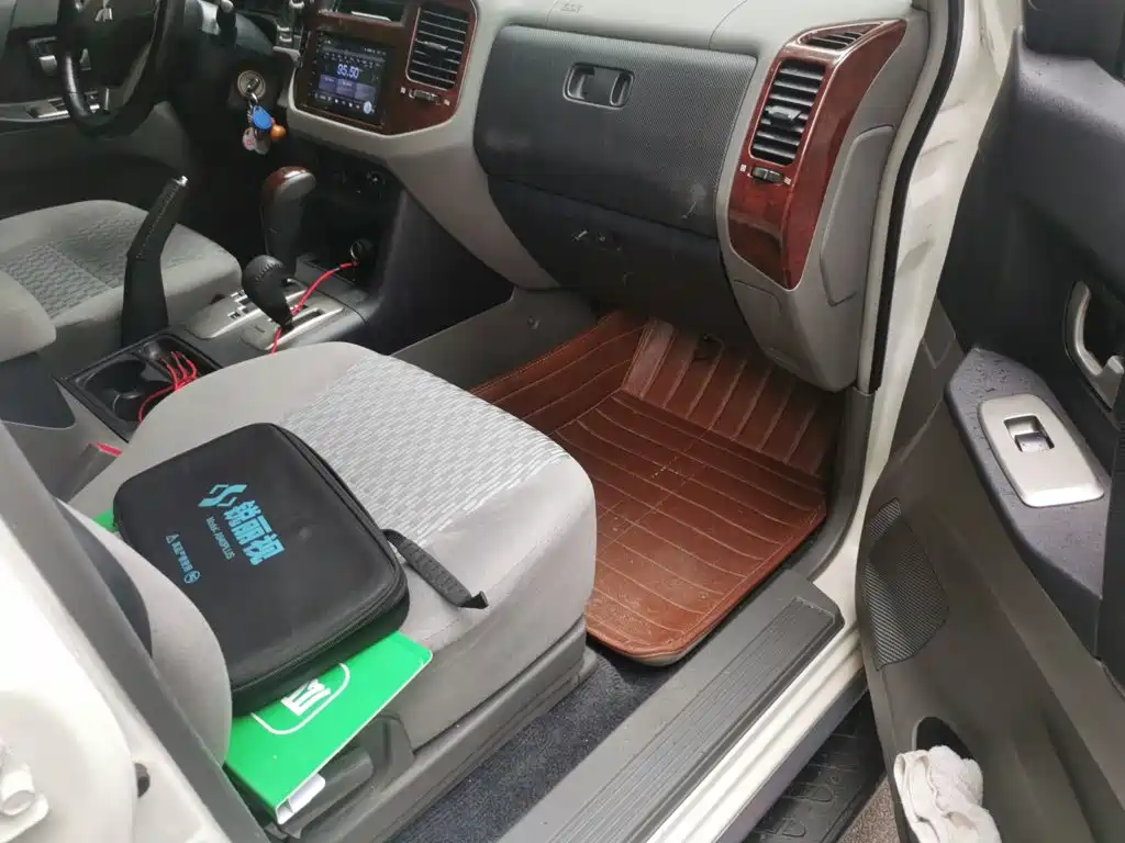 Mitsubishi Pajero — миниатюра 20