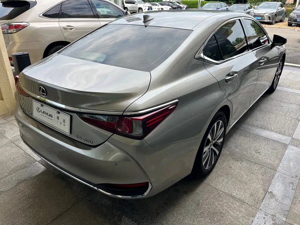 Lexus ES — миниатюра 7