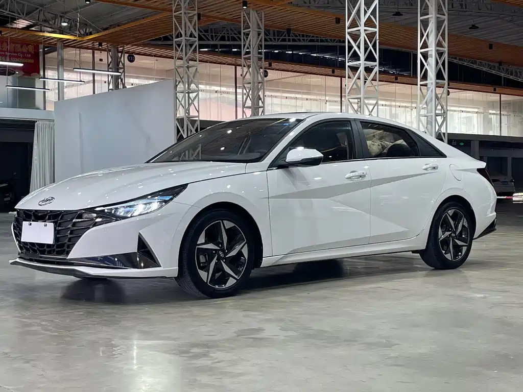 Купить Hyundai Elantra