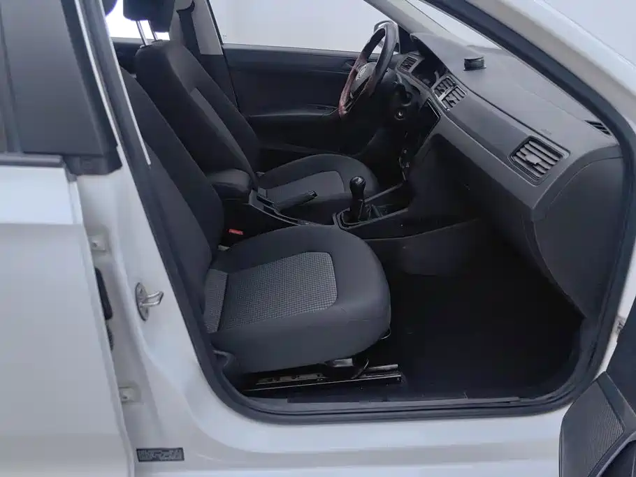 Volkswagen Santana — миниатюра 8
