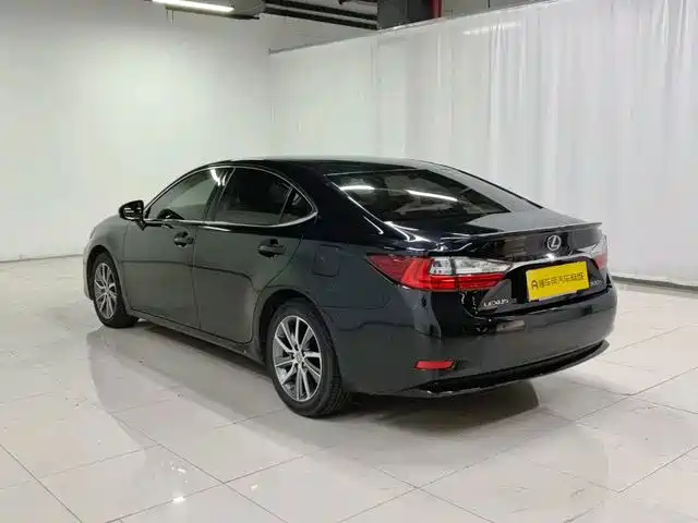 Lexus ES — миниатюра 6