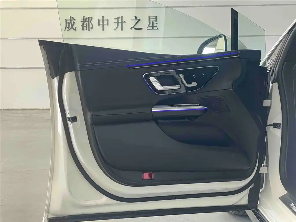 Mercedes-Benz EQE 2025 500 4MATIC Luxury