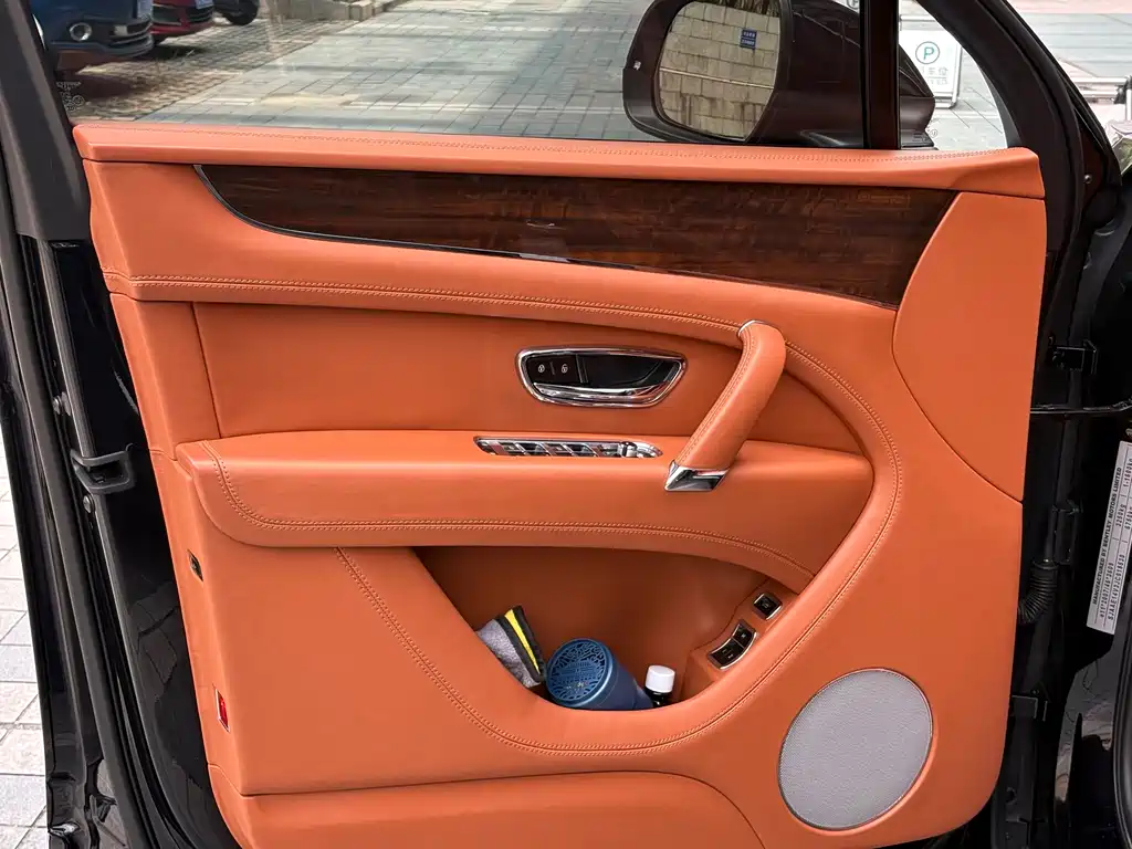 Bentley Bentayga — миниатюра 10