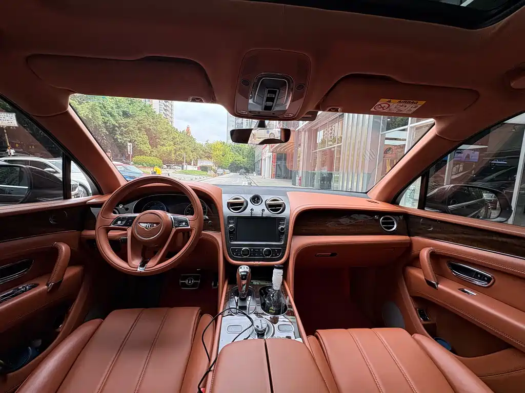 Bentley Bentayga — миниатюра 14