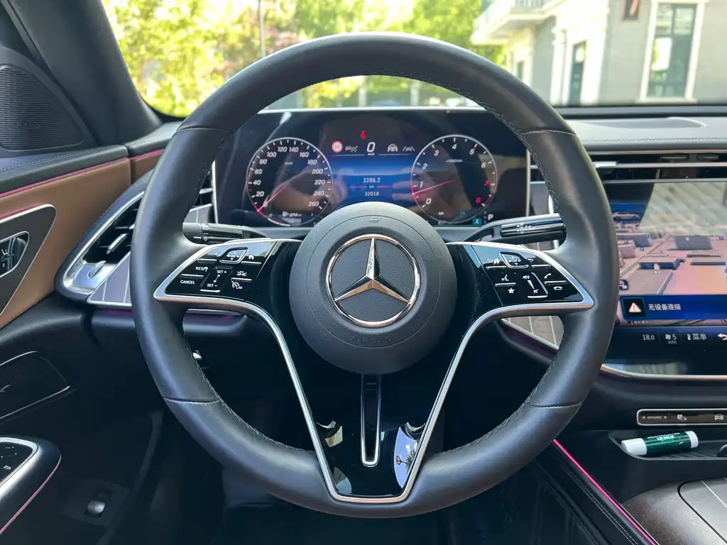 Mercedes-Benz E-Class — миниатюра 16