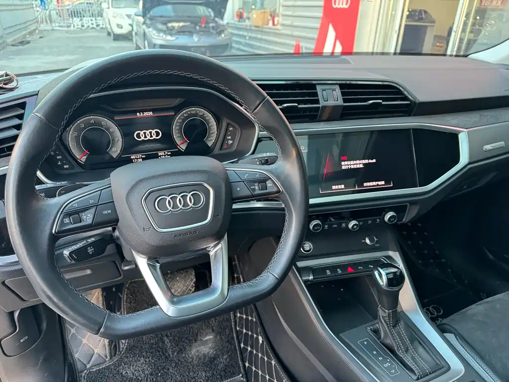 AUDI Q3