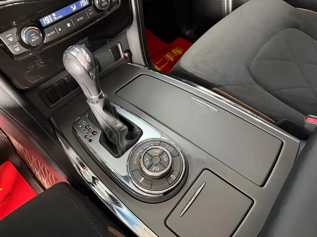 Nissan Patrol — миниатюра 15