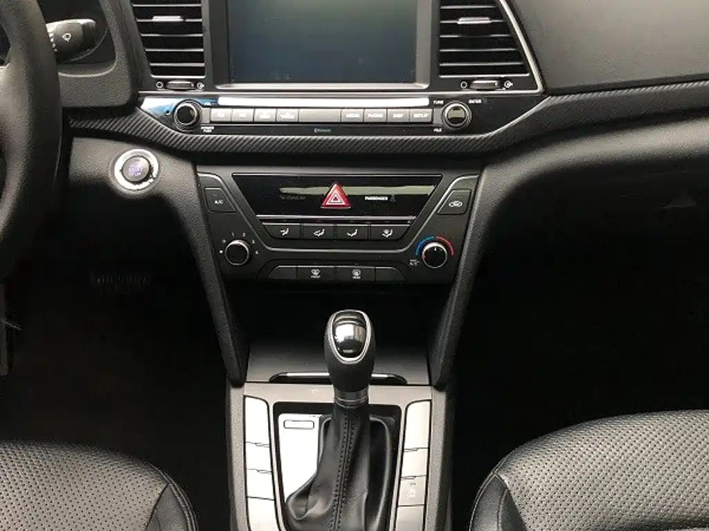 Hyundai Elantra — миниатюра 10