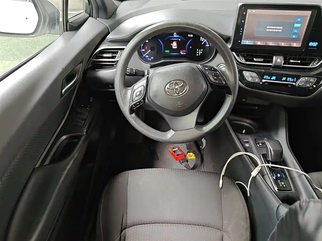 Toyota C-HR EV — миниатюра 7