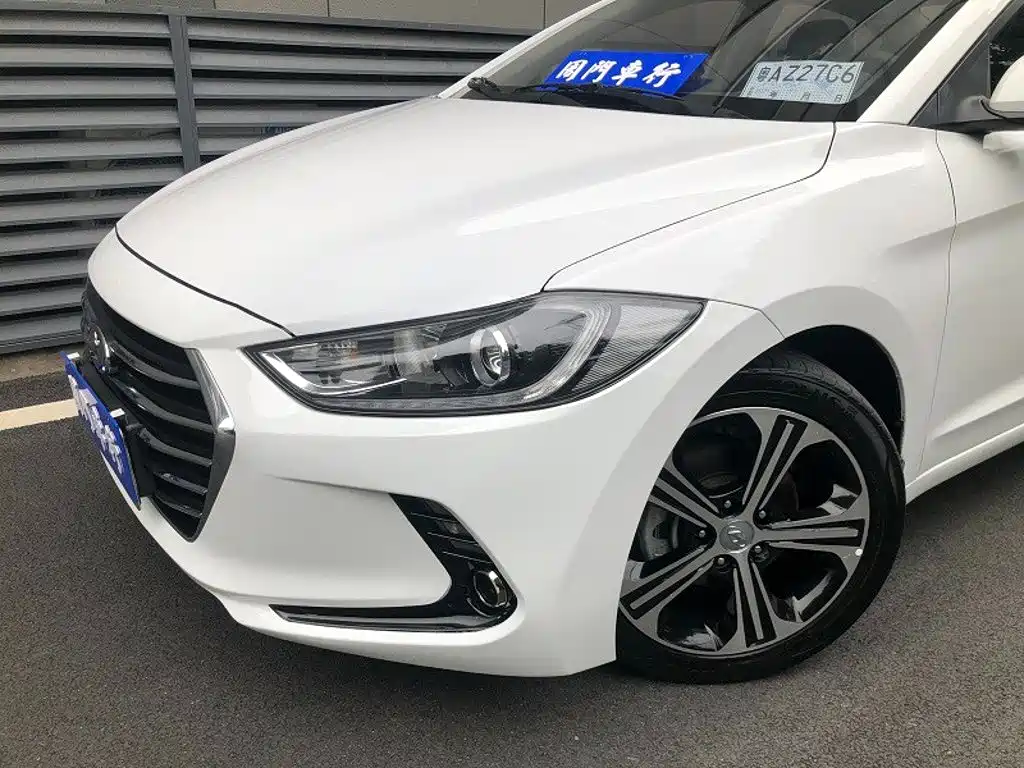 Hyundai Elantra — миниатюра 3