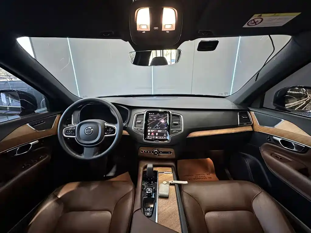 Volvo XC90 — миниатюра 9