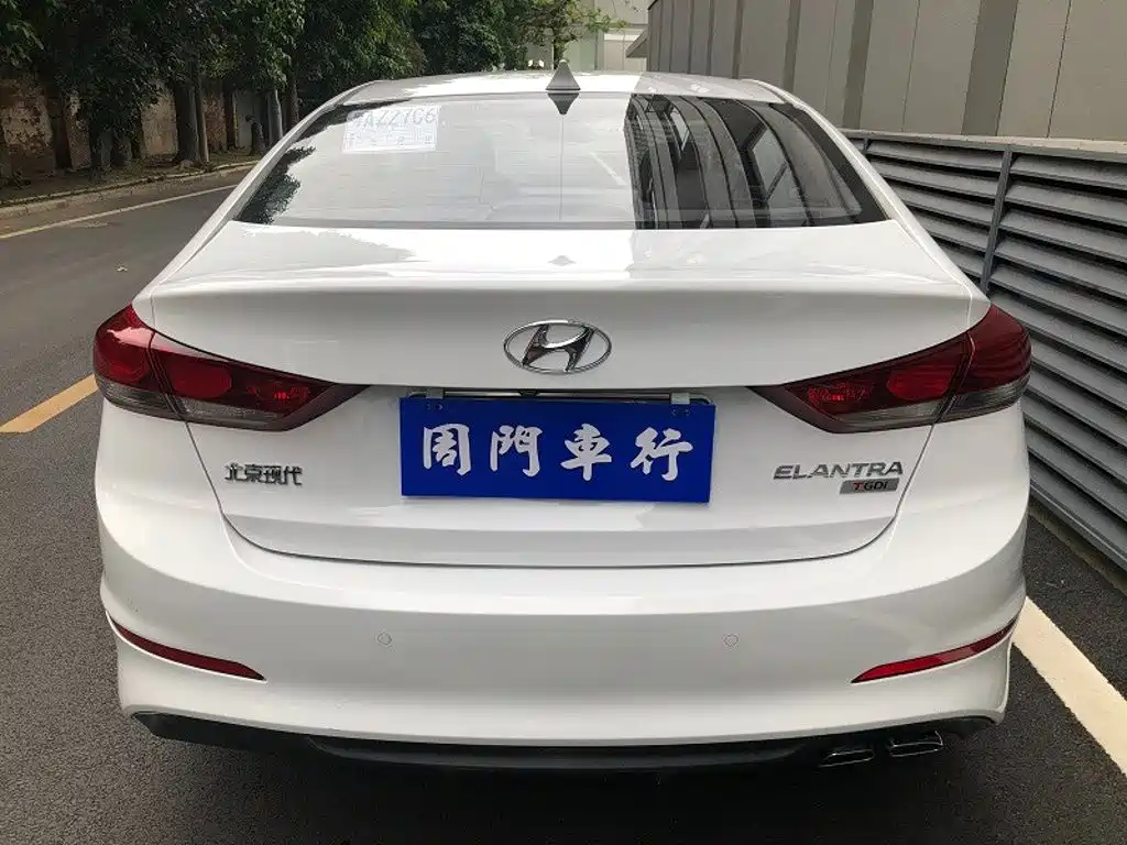 Hyundai Elantra — миниатюра 14
