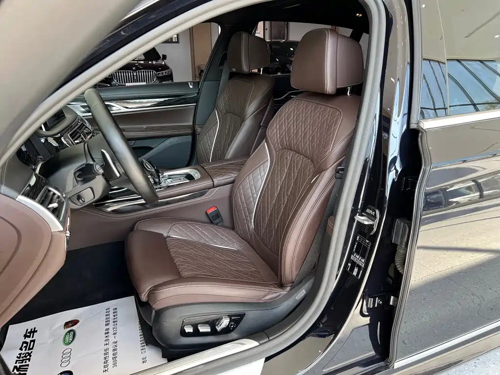BMW 7 Series — миниатюра 8
