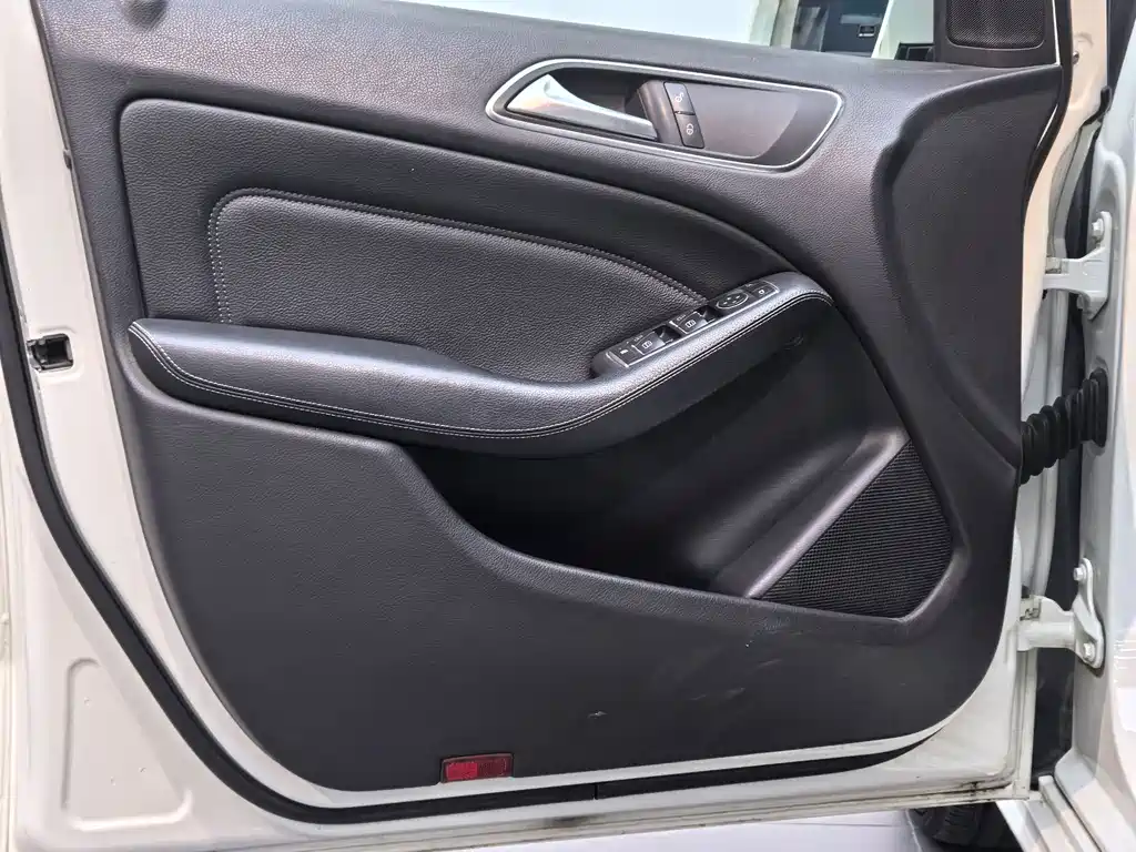 Mercedes-Benz B-Class — миниатюра 7