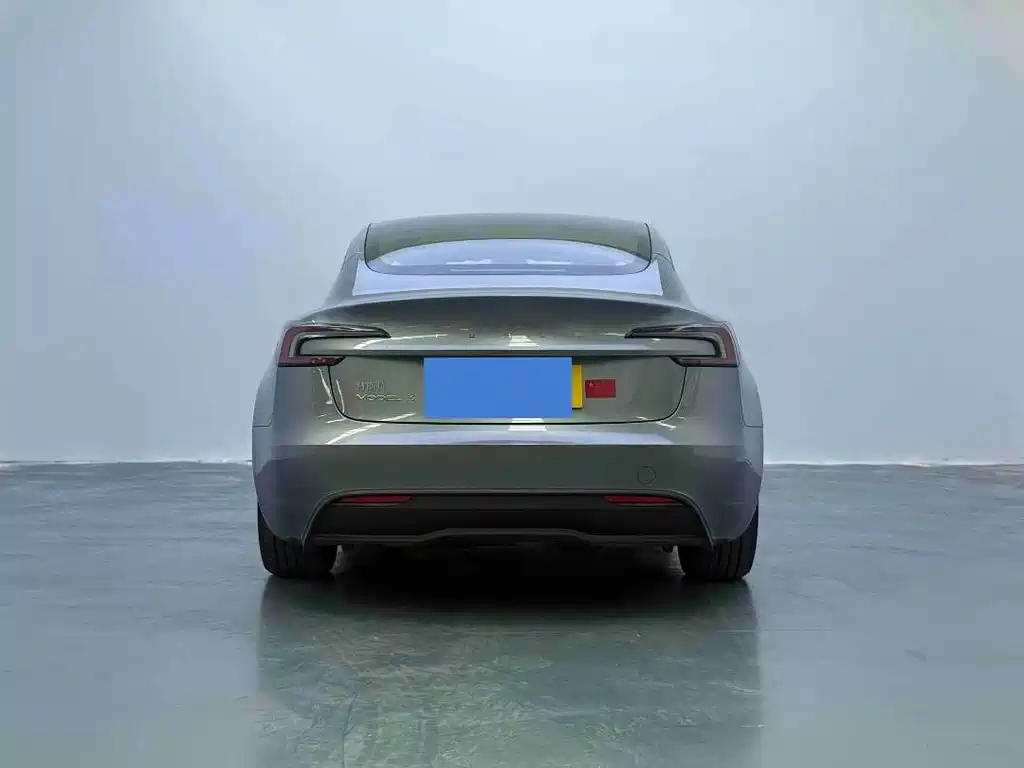 Tesla Model 3 — миниатюра 4