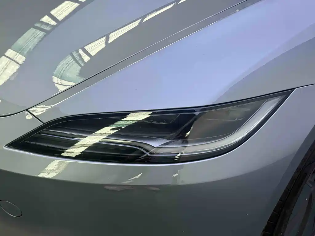 Tesla Model 3 — миниатюра 9