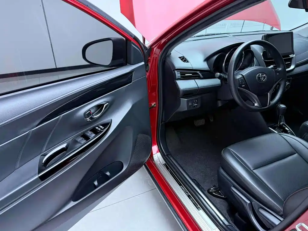 Toyota Yaris L — миниатюра 8