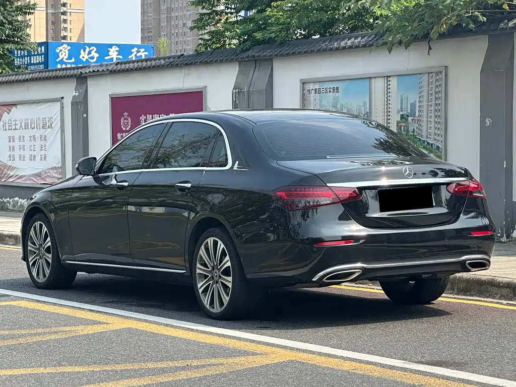 Mercedes-Benz E-Class — миниатюра 10