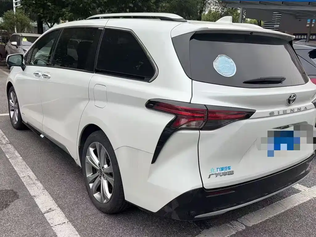 Toyota Sienna — миниатюра 4