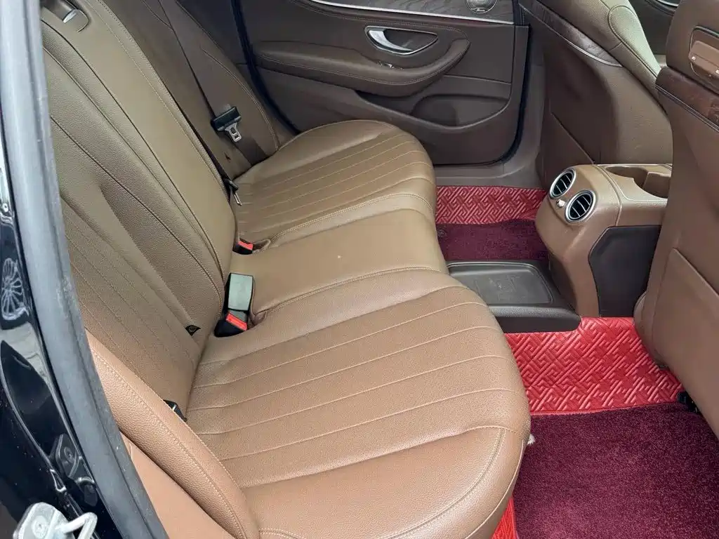 Mercedes-Benz E-Class — миниатюра 3