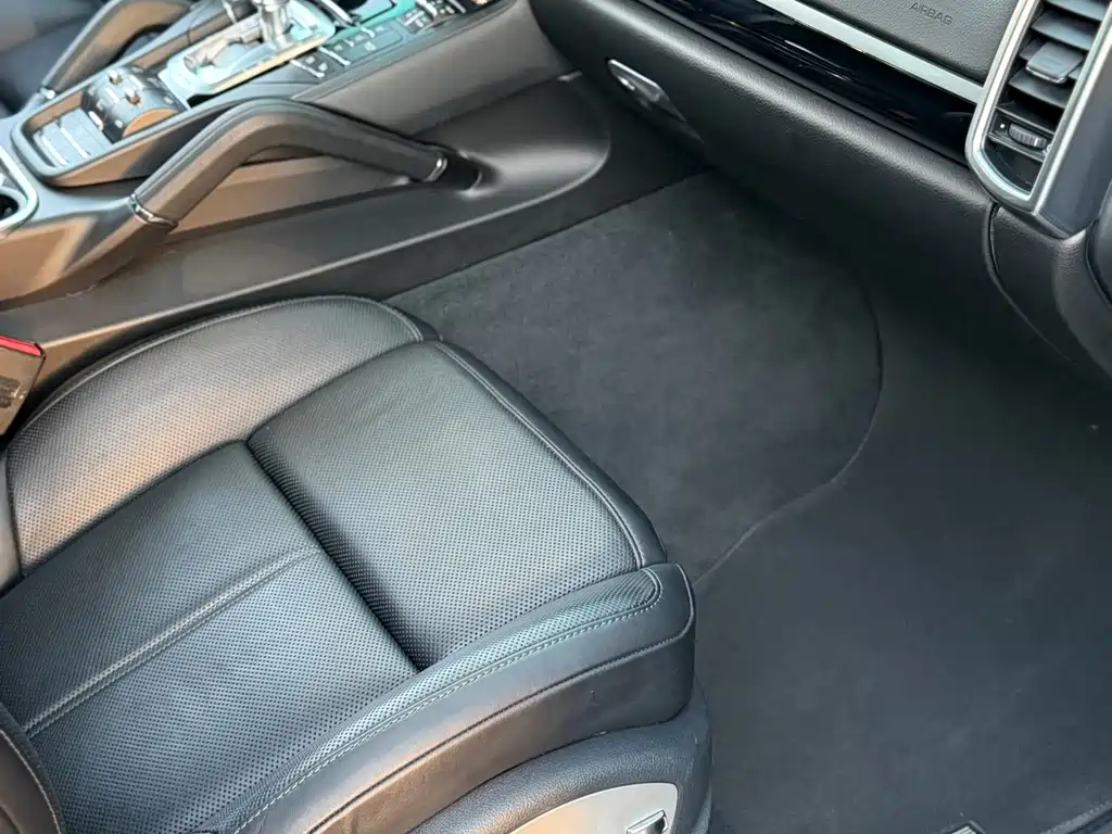 Porsche Cayenne — миниатюра 12