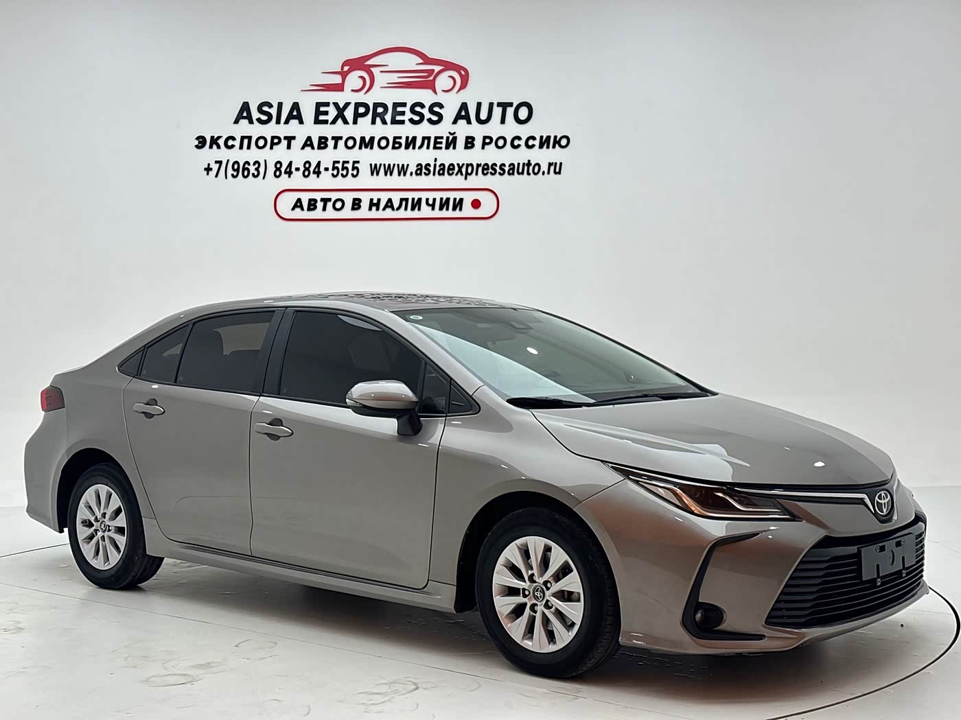 Toyota Corolla 1.5 л 2023 г. Серебристо-серый, пробег 40000 км
