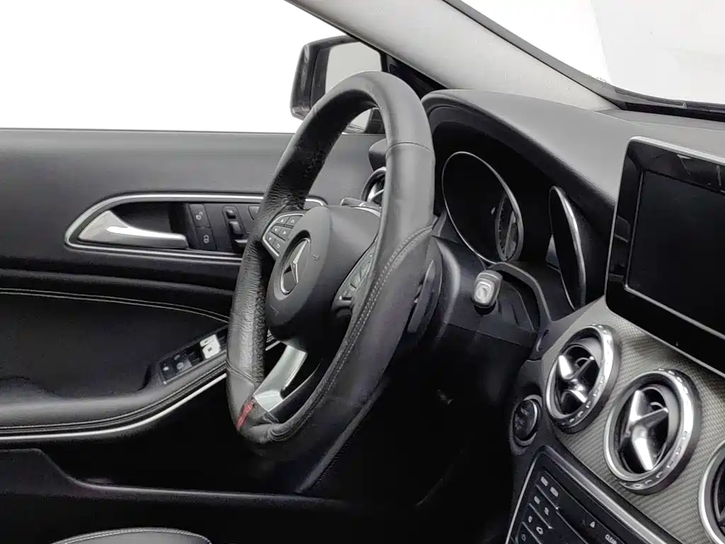 Mercedes-Benz GLA — миниатюра 22