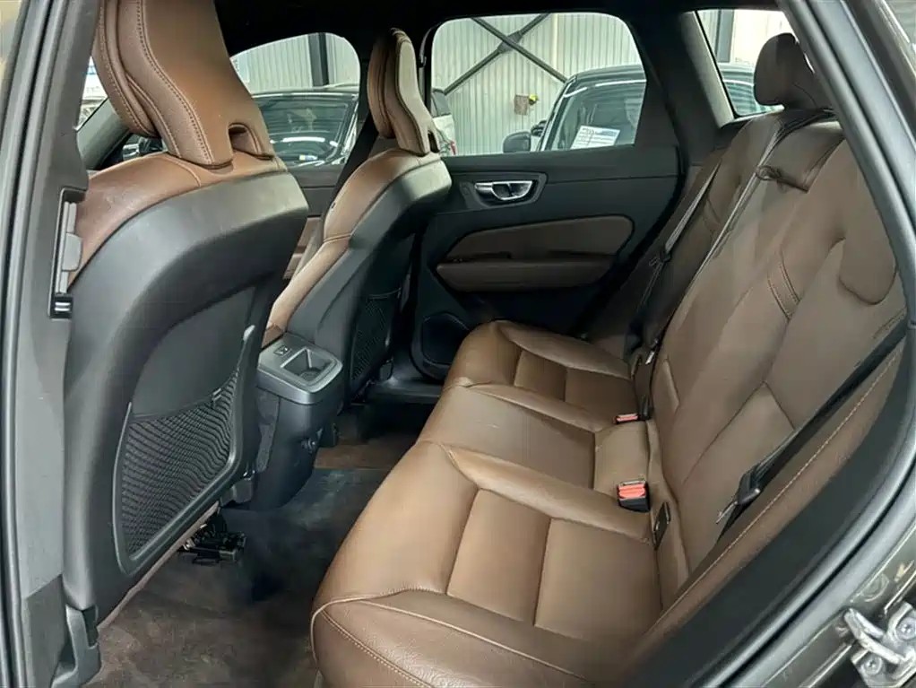 Volvo XC60 2022 B5 Luxury
