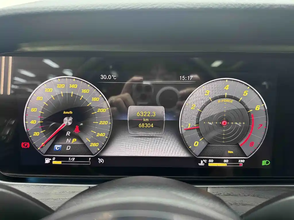Mercedes-Benz E-Class — миниатюра 11