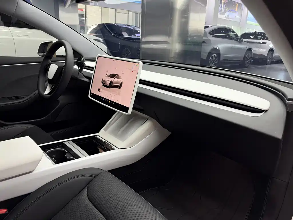 Tesla Model 3 — миниатюра 12