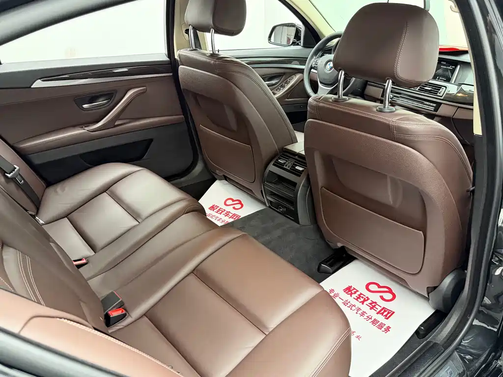 BMW 5 Series — миниатюра 24