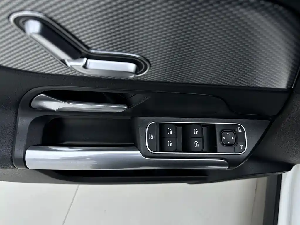 Mercedes-Benz GLA — миниатюра 17