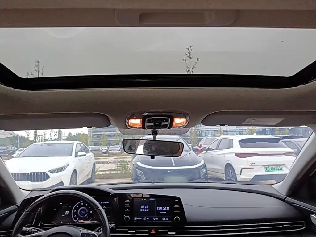 Hyundai Elantra — миниатюра 18