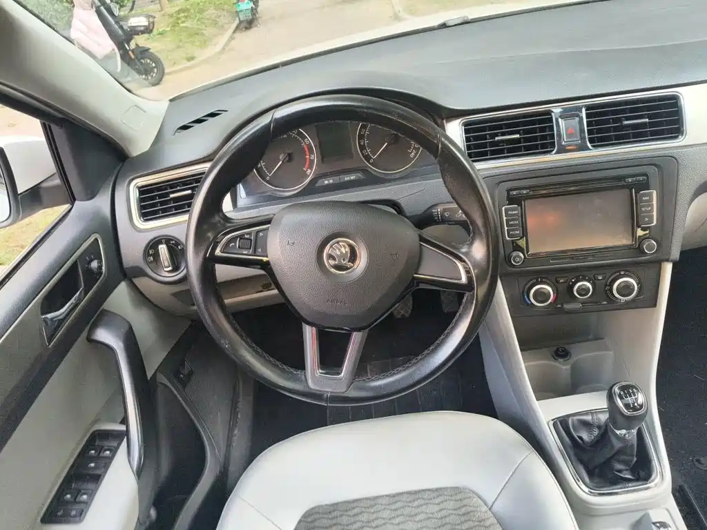 Skoda Rapid — миниатюра 6