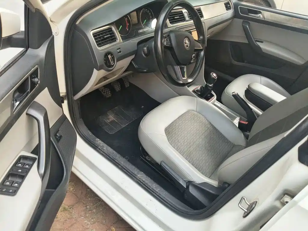 Skoda Rapid — миниатюра 12