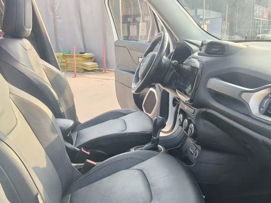 Jeep Renegade — миниатюра 21