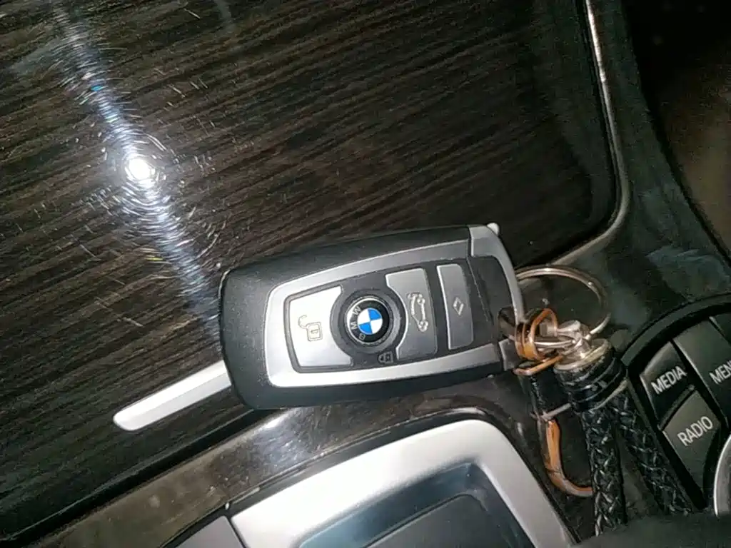 BMW 5 Series — миниатюра 9