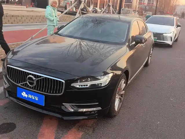 VOLVO S90