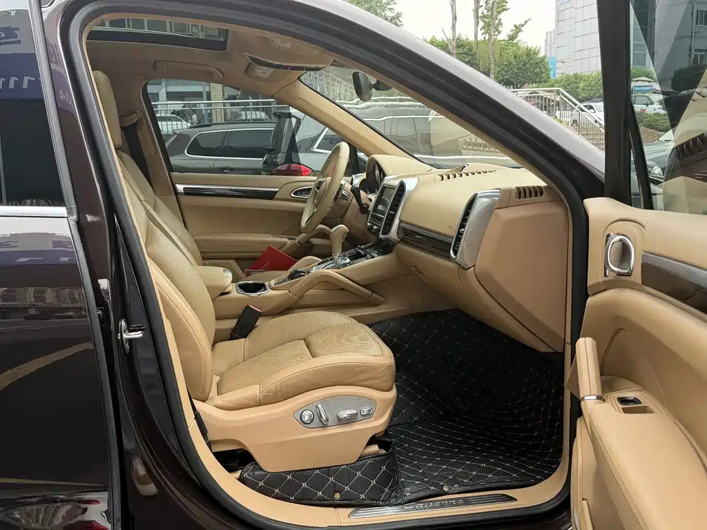 Porsche Cayenne — миниатюра 9