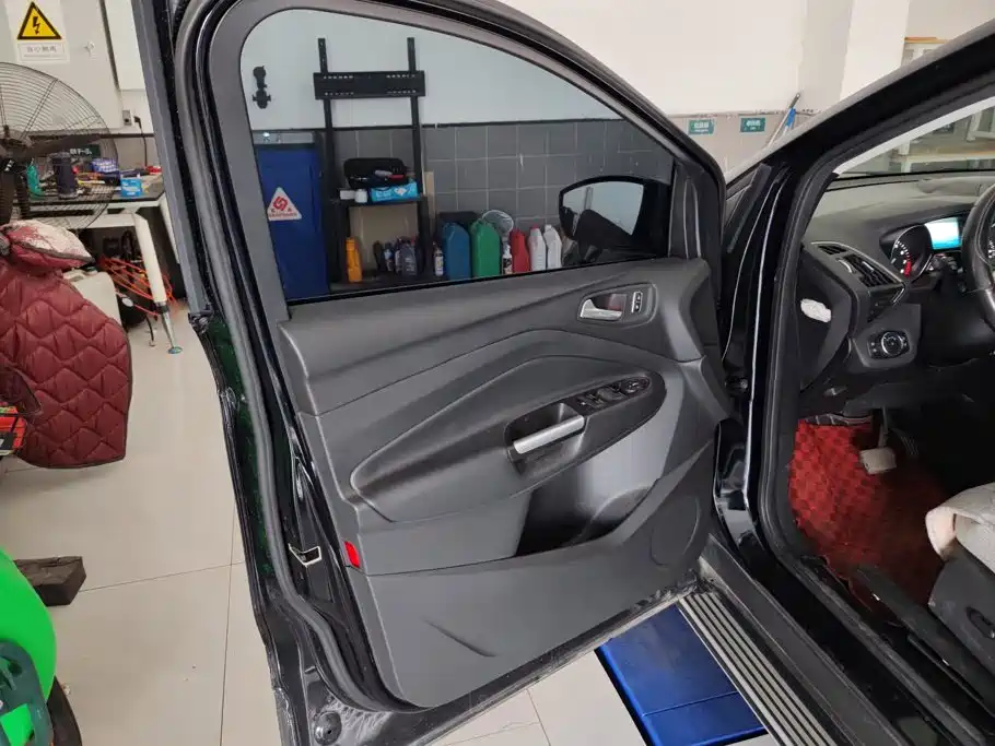 Ford Kuga — миниатюра 7