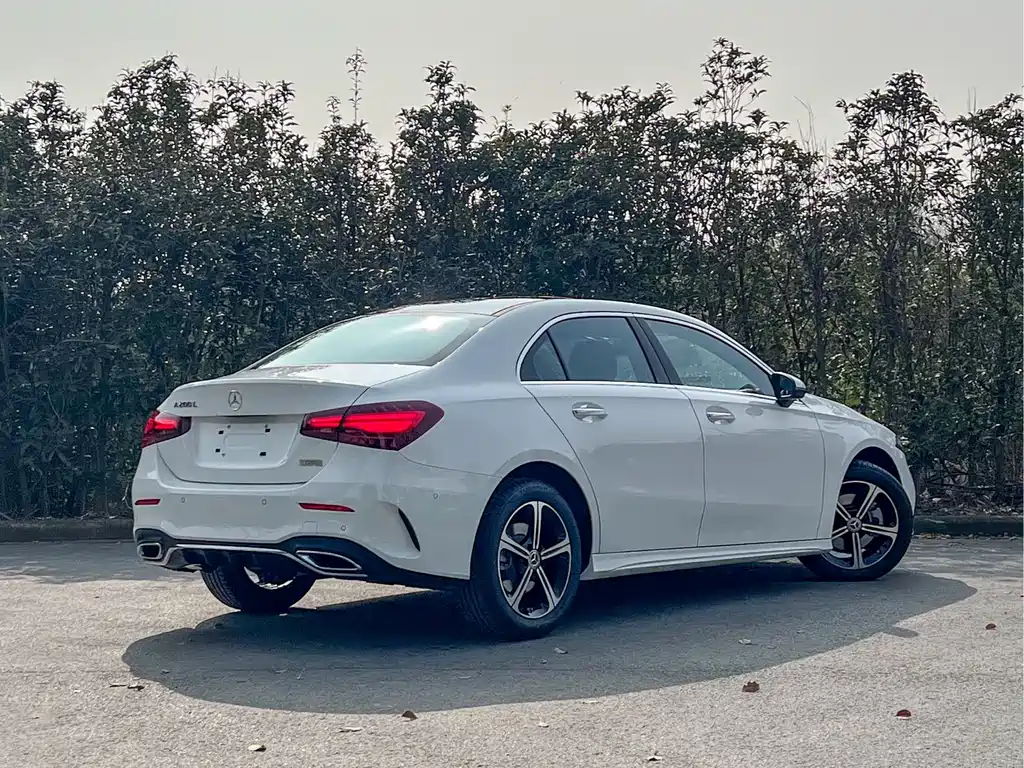 Mercedes-Benz A-Class A 2025 A 200 L Fashion