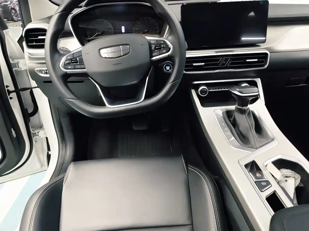 Geely Binyue — миниатюра 11