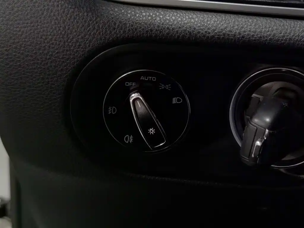 Porsche Macan — миниатюра 21