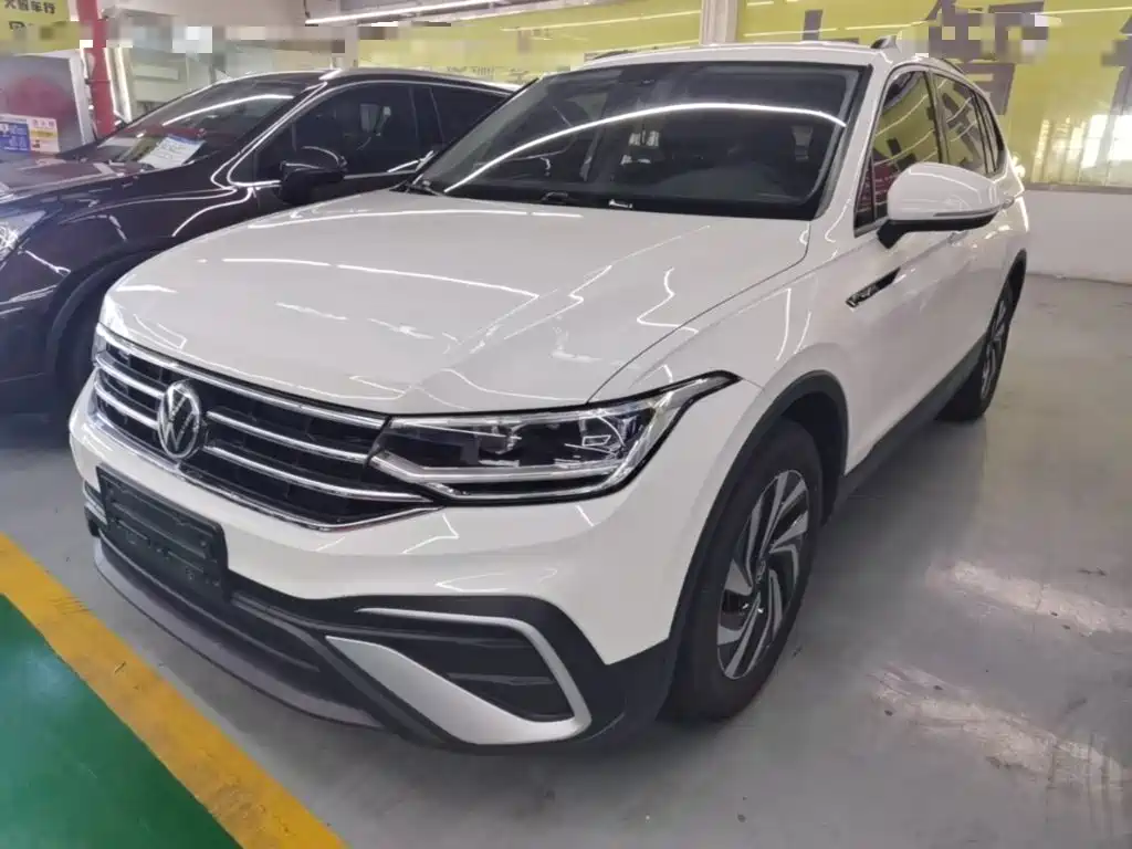 Volkswagen Tiguan L — миниатюра 2